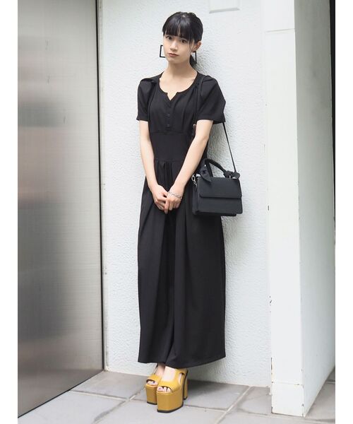 EMODA（エモダ）の「シェイプラインロングドレス（ワンピース・レディース・ブラック/ブラウン/ブルー・FREE）」の8枚目の写真