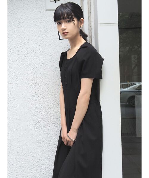 EMODA（エモダ）の「シェイプラインロングドレス（ワンピース・レディース・ブラック/ブラウン/ブルー・FREE）」の13枚目の写真