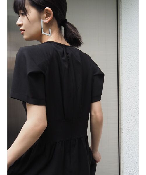 EMODA（エモダ）の「シェイプラインロングドレス（ワンピース・レディース・ブラック/ブラウン/ブルー・FREE）」の6枚目の写真