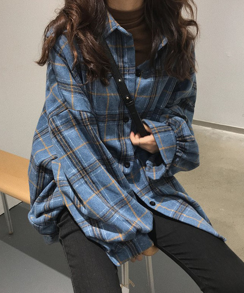 Girly Doll(ガーリードール)の「オーバーチェックシャツ(シャツ/ブラウス・レディース・ベージュ/ブルー/モカ/ダークブラウン/ブラウン・F)」の8枚目の写真