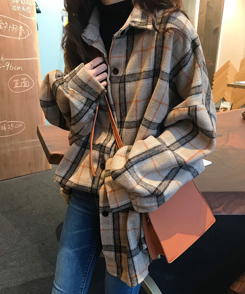 Girly Doll(ガーリードール)の「オーバーチェックシャツ(シャツ/ブラウス・レディース・ベージュ/ブルー/モカ/ダークブラウン/ブラウン・F)」の11枚目の写真
