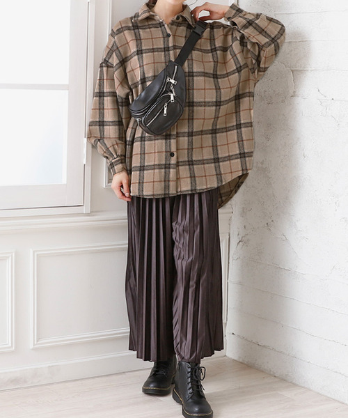 Girly Doll(ガーリードール)の「オーバーチェックシャツ(シャツ/ブラウス・レディース・ベージュ/ブルー/モカ/ダークブラウン/ブラウン・F)」の9枚目の写真