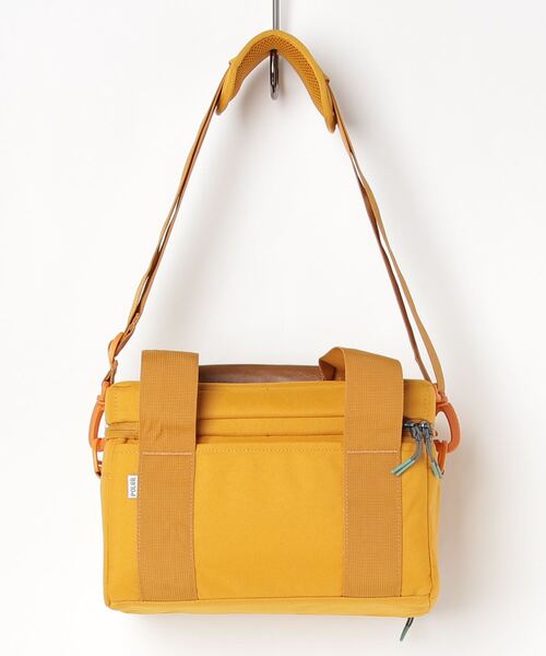 POLeR OUTDOOR STUFF（ポーラーアウトドアスタッフ）の「POLeR OUTDOOR STUFF/ポーラーアウトドアスタッフ　CLASSIC CAMERA COOLER（ショルダーバッグ・レディース・ブラック/マスタード・FREE）」の5枚目の写真