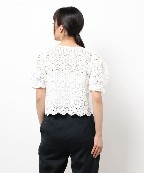 DAIS-Y（デイジー）の「クロシェ編みパフスリーブクロップド丈トップス（Tシャツ/カットソー・レディース・ホワイト/ベージュ・FREE）」の4枚目の写真