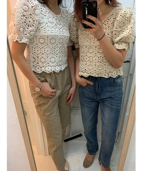 DAIS-Y（デイジー）の「クロシェ編みパフスリーブクロップド丈トップス（Tシャツ/カットソー・レディース・ホワイト/ベージュ・FREE）」の21枚目の写真