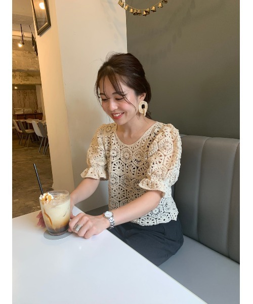 DAIS-Y（デイジー）の「クロシェ編みパフスリーブクロップド丈トップス（Tシャツ/カットソー・レディース・ホワイト/ベージュ・FREE）」の20枚目の写真