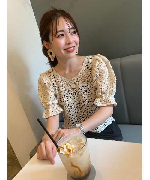 DAIS-Y（デイジー）の「クロシェ編みパフスリーブクロップド丈トップス（Tシャツ/カットソー・レディース・ホワイト/ベージュ・FREE）」の19枚目の写真