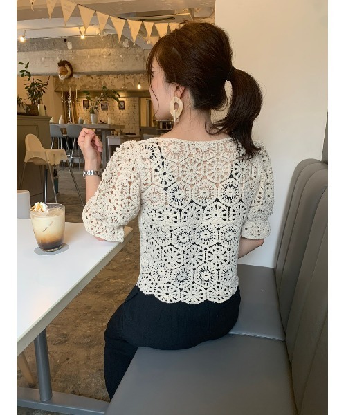 DAIS-Y（デイジー）の「クロシェ編みパフスリーブクロップド丈トップス（Tシャツ/カットソー・レディース・ホワイト/ベージュ・FREE）」の18枚目の写真