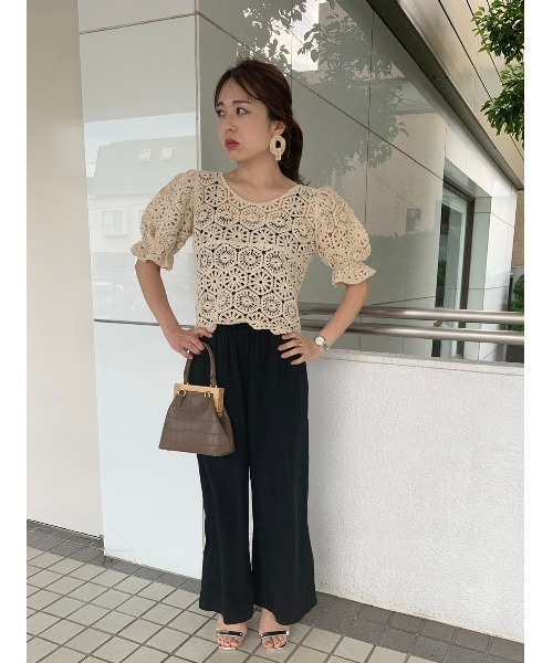 DAIS-Y（デイジー）の「クロシェ編みパフスリーブクロップド丈トップス（Tシャツ/カットソー・レディース・ホワイト/ベージュ・FREE）」の15枚目の写真