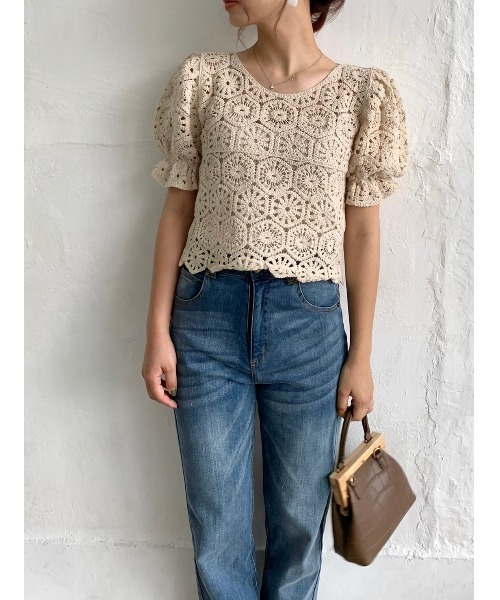 DAIS-Y（デイジー）の「クロシェ編みパフスリーブクロップド丈トップス（Tシャツ/カットソー・レディース・ホワイト/ベージュ・FREE）」の13枚目の写真