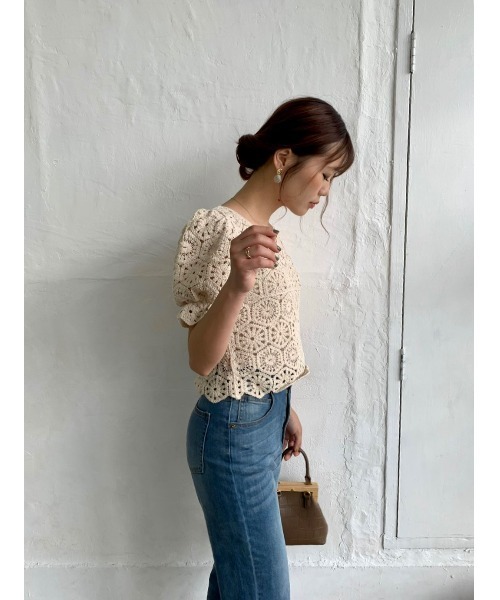 DAIS-Y（デイジー）の「クロシェ編みパフスリーブクロップド丈トップス（Tシャツ/カットソー・レディース・ホワイト/ベージュ・FREE）」の10枚目の写真