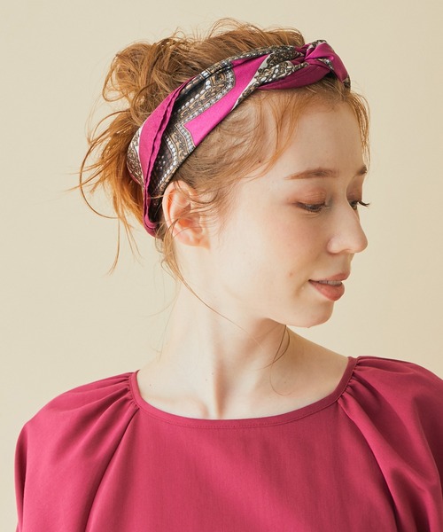 MADEMOISELLE ROPE'(マドモアゼル ロペ)の「ヴィンテージライクシルクスカーフ(バンダナ/スカーフ・レディース・グリーン/ブラウン/ピンク/ネイビー・FREE)」の4枚目の写真