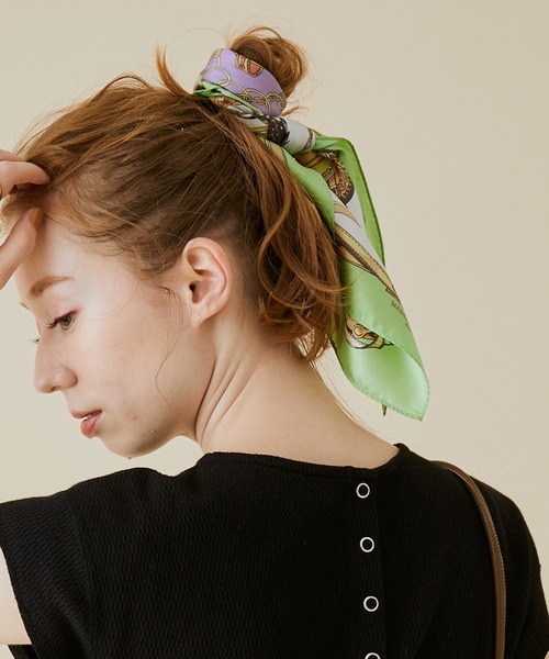 MADEMOISELLE ROPE'(マドモアゼル ロペ)の「ヴィンテージライクシルクスカーフ(バンダナ/スカーフ・レディース・グリーン/ブラウン/ピンク/ネイビー・FREE)」の2枚目の写真