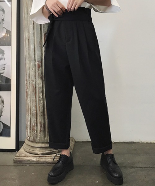 KOR(ケーオーアール)の「ハイウエスト ベルト付き マルチタック ワイドストレートパンツ スラックス(スラックス・メンズ・ブラック・M/L/XL/2XL)」の10枚目の写真