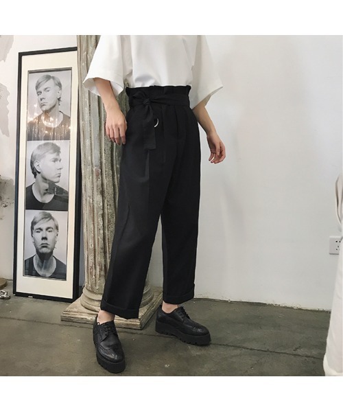 KOR(ケーオーアール)の「ハイウエスト ベルト付き マルチタック ワイドストレートパンツ スラックス(スラックス・メンズ・ブラック・M/L/XL/2XL)」の11枚目の写真