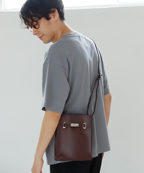 LAKOLE（ラコレ）の「ベルテッドスクエアショルダーバッグ / 216795（ショルダーバッグ・メンズ・ブラック/ブラウン/シルバーグレー・FREE）」の3枚目の写真