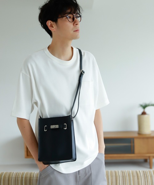 LAKOLE（ラコレ）の「ベルテッドスクエアショルダーバッグ / 216795（ショルダーバッグ・メンズ・ブラック/ブラウン/シルバーグレー・FREE）」の2枚目の写真