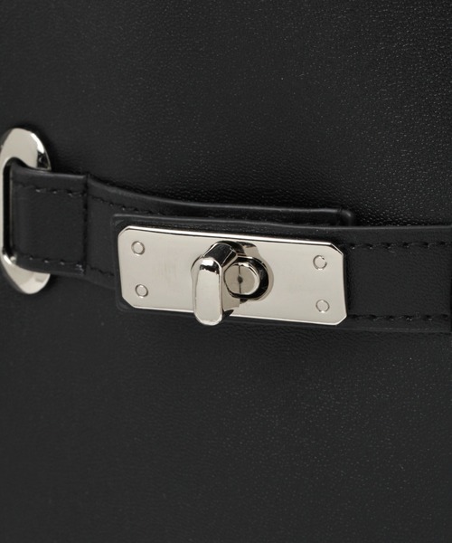 LAKOLE（ラコレ）の「ベルテッドスクエアショルダーバッグ / 216795（ショルダーバッグ・メンズ・ブラック/ブラウン/シルバーグレー・FREE）」の10枚目の写真