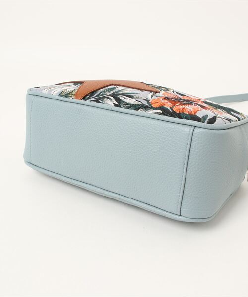 GOLDEN GOOSE(ゴールデングース)の「GOLDEN GOOSE Star Bag/celadon blue leather-flower jacquard front with caramel leather star(ショルダーバッグ・レディース・スカイブルー系・ONE SIZE)」の4枚目の写真