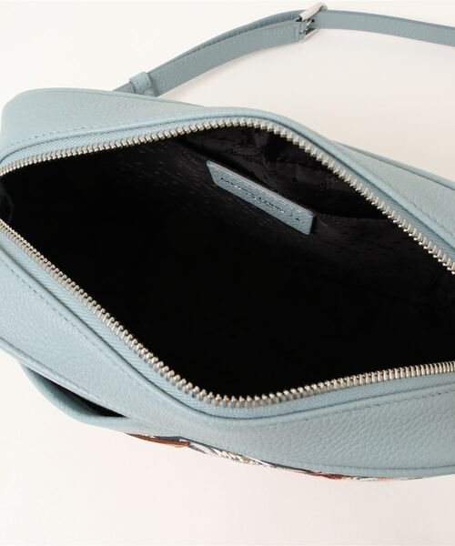 GOLDEN GOOSE(ゴールデングース)の「GOLDEN GOOSE Star Bag/celadon blue leather-flower jacquard front with caramel leather star(ショルダーバッグ・レディース・スカイブルー系・ONE SIZE)」の10枚目の写真