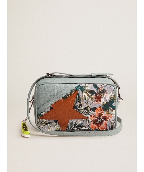 GOLDEN GOOSE(ゴールデングース)の「GOLDEN GOOSE Star Bag/celadon blue leather-flower jacquard front with caramel leather star(ショルダーバッグ・レディース・スカイブルー系・ONE SIZE)」の1枚目の写真
