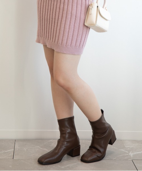 aimoha（アイモハ）の「フェイクレザーブーツ（ブーツ・レディース・ブラック/チョコ/ベージュ・22.5cm/24.5cm/23.5cm/24.0cm/23.0cm）」の3枚目の写真