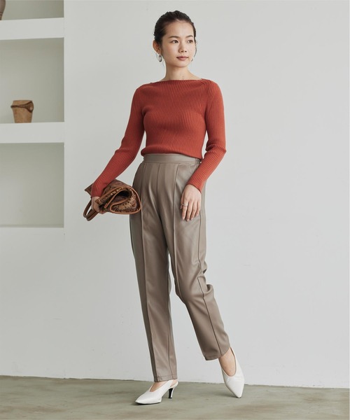 titivate(ティティベイト)の「フェイクレザーテーパードパンツ(その他パンツ・レディース・ブラック/ブルー/グリーン/アイボリー/モカ・M)」の14枚目の写真