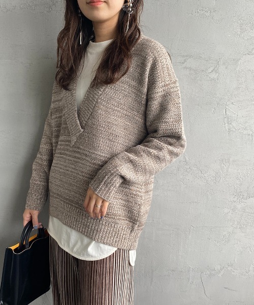 JF Ready Made（ジェイエフレディメイド）の「[Jf Ready Made/ジェイエフレディメイド] ネップヤーン 深Ｖネックニット（ニット/セーター・レディース・ダークグリーン/モカ/パープル・F）」の7枚目の写真