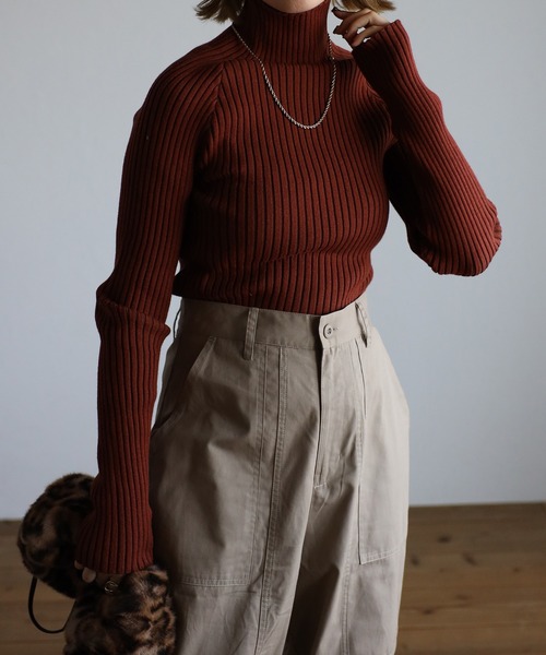 r.（アールドット）の「プレーティングリブニット シームレスタートル PO（ニット/セーター・レディース・アイボリー/バーガンディー/グレイッシュベージュ/グリーン/ブラック/カーキ/ダークオレンジ・FREE）」の6枚目の写真