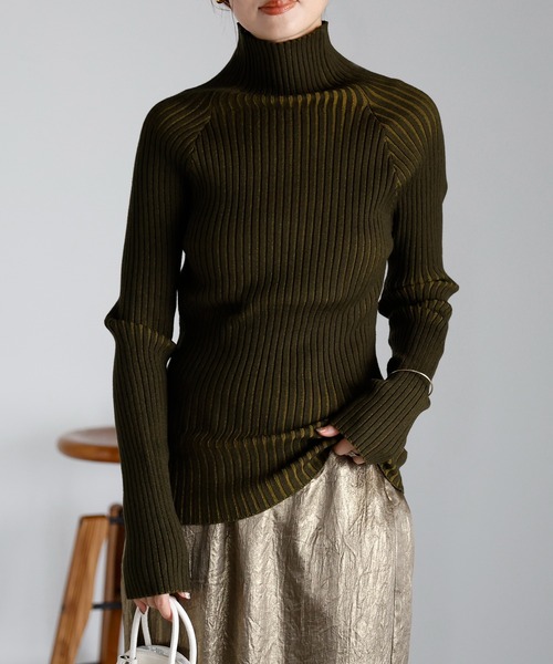 r.（アールドット）の「プレーティングリブニット シームレスタートル PO（ニット/セーター・レディース・アイボリー/バーガンディー/グレイッシュベージュ/グリーン/ブラック/カーキ/ダークオレンジ・FREE）」の4枚目の写真