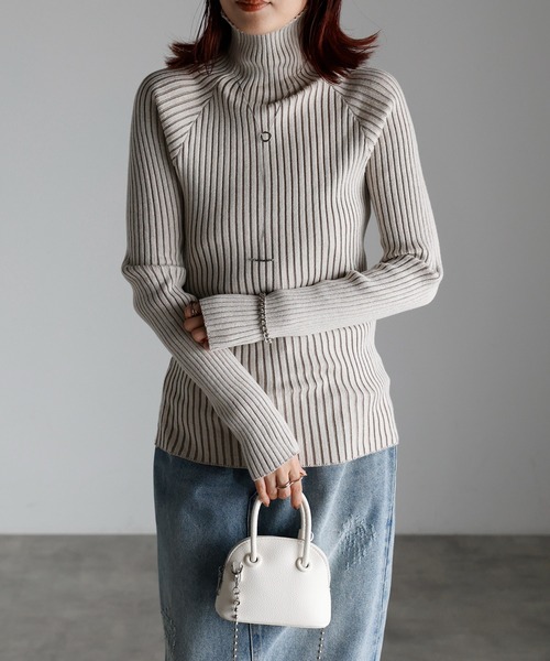 r.（アールドット）の「プレーティングリブニット シームレスタートル PO（ニット/セーター・レディース・アイボリー/バーガンディー/グレイッシュベージュ/グリーン/ブラック/カーキ/ダークオレンジ・FREE）」の2枚目の写真