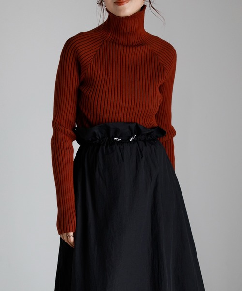 r.（アールドット）の「プレーティングリブニット シームレスタートル PO（ニット/セーター・レディース・アイボリー/バーガンディー/グレイッシュベージュ/グリーン/ブラック/カーキ/ダークオレンジ・FREE）」の7枚目の写真