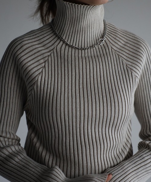 r.（アールドット）の「プレーティングリブニット シームレスタートル PO（ニット/セーター・レディース・アイボリー/バーガンディー/グレイッシュベージュ/グリーン/ブラック/カーキ/ダークオレンジ・FREE）」の11枚目の写真