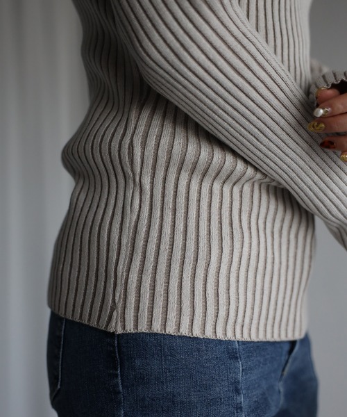 r.（アールドット）の「プレーティングリブニット シームレスタートル PO（ニット/セーター・レディース・アイボリー/バーガンディー/グレイッシュベージュ/グリーン/ブラック/カーキ/ダークオレンジ・FREE）」の14枚目の写真