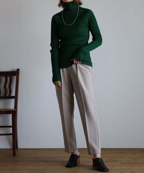 r.（アールドット）の「プレーティングリブニット シームレスタートル PO（ニット/セーター・レディース・アイボリー/バーガンディー/グレイッシュベージュ/グリーン/ブラック/カーキ/ダークオレンジ・FREE）」の19枚目の写真