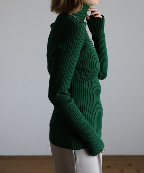 r.（アールドット）の「プレーティングリブニット シームレスタートル PO（ニット/セーター・レディース・アイボリー/バーガンディー/グレイッシュベージュ/グリーン/ブラック/カーキ/ダークオレンジ・FREE）」の20枚目の写真