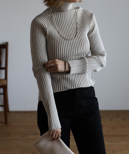 r.（アールドット）の「プレーティングリブニット シームレスタートル PO（ニット/セーター・レディース・アイボリー/バーガンディー/グレイッシュベージュ/グリーン/ブラック/カーキ/ダークオレンジ・FREE）」の18枚目の写真