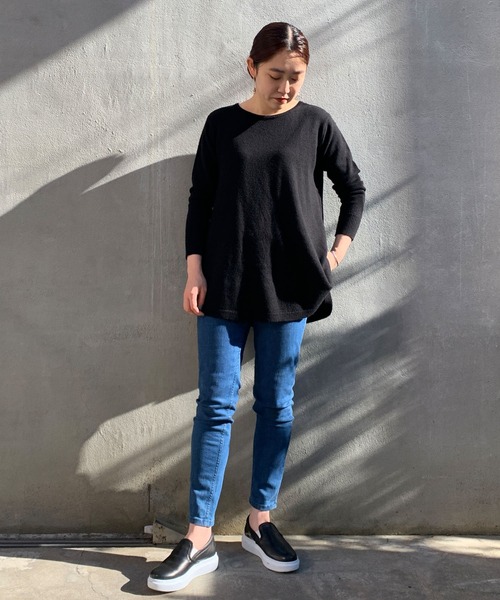 BEARDSLEY（ビアズリー）の「後ろに鮮やかな刺繍を施した裾モール刺繍ニット（ニット/セーター・レディース・ブラック/ベージュ・FREE）」の5枚目の写真