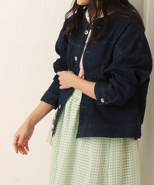 libelle more(リベル モア)の「ストレッチデニム バンドカラージャケット(デニムジャケット・レディース・サックスブルー/インディゴブルー/ブルー・M/L)」の8枚目の写真