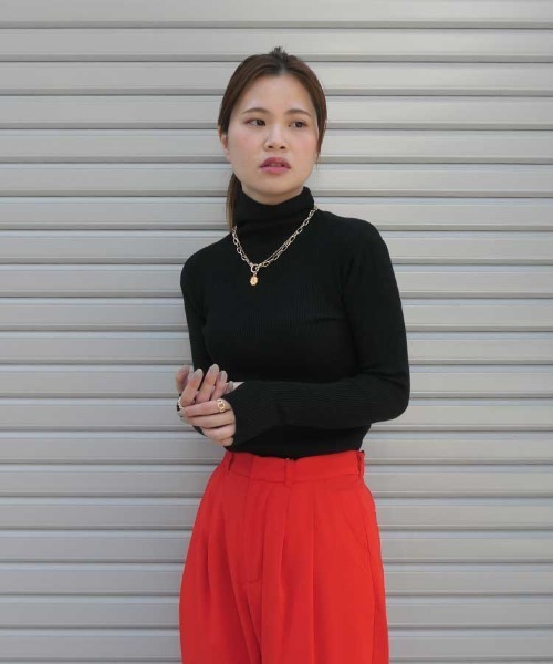 CORNERS（コーナーズ）の「指穴開きリブニットタートル（ニット/セーター・レディース・オレンジ/ブルー/ピンク/ブラック/ホワイト/グリーン/サックスブルー/スモークピンク・M）」の14枚目の写真