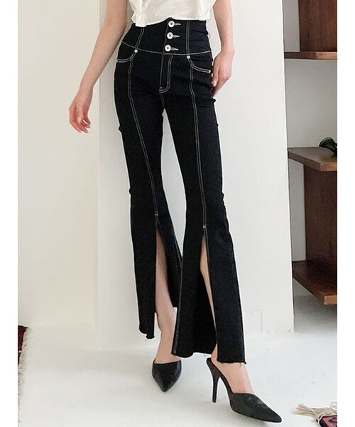 GYDA（ジェイダ）の「H/Wボタンスリットフレアカラーパンツ（スカート・レディース・オフホワイト/ブラック・SMALL/X-SMALL/MEDIUM）」の2枚目の写真