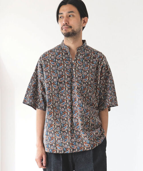BEAMS LIGHTS（ビームスライツ）の「BEAMS LIGHTS / バティック プルオーバー シャツ（シャツ/ブラウス・メンズ・チャコールグレー/ブラウン・M/L/S）」の2枚目の写真