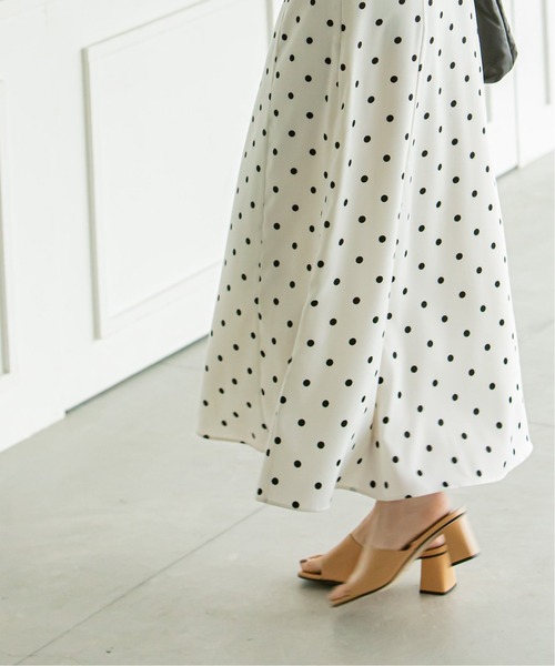 Noble（ノーブル）の「《追加》ドットプリントフレアースカート（スカート・レディース・ホワイト/ブラック・36/38）」の9枚目の写真