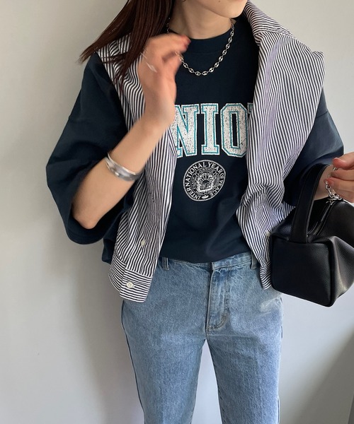 DISCOAT（ディスコート）の「《WEB限定》【ユニセックス】サークルカレッジロゴ半袖Tシャツ（Tシャツ/カットソー・レディース・ベージュ/ネイビー/ホワイト×レッド/ホワイト×ネイビー・FREE）」の5枚目の写真