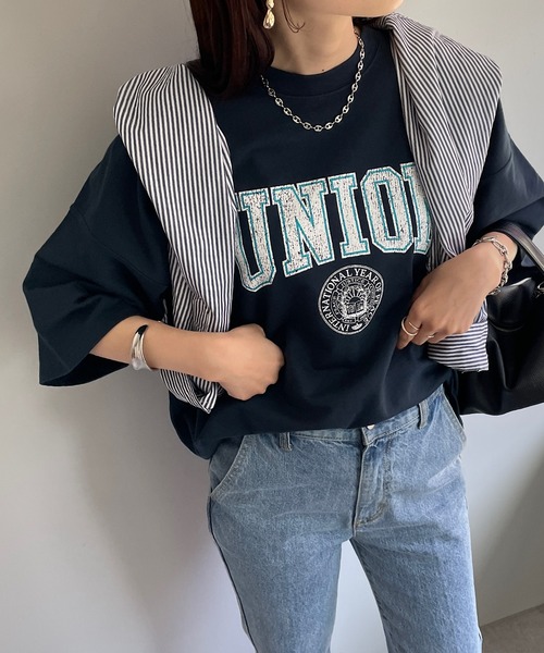 DISCOAT（ディスコート）の「《WEB限定》【ユニセックス】サークルカレッジロゴ半袖Tシャツ（Tシャツ/カットソー・レディース・ベージュ/ネイビー/ホワイト×レッド/ホワイト×ネイビー・FREE）」の22枚目の写真