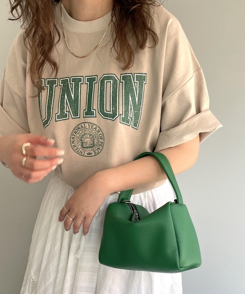 DISCOAT（ディスコート）の「《WEB限定》【ユニセックス】サークルカレッジロゴ半袖Tシャツ（Tシャツ/カットソー・レディース・ベージュ/ネイビー/ホワイト×レッド/ホワイト×ネイビー・FREE）」の7枚目の写真