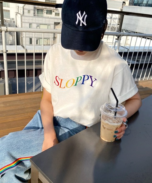 WHO'S WHO gallery（フーズフーギャラリー）の「【SLOPPY/スロッピー】刺繍TEE（Tシャツ/カットソー・レディース・アッシュグレー/ボルドー/オフホワイト/ブラック・FREE）」の2枚目の写真
