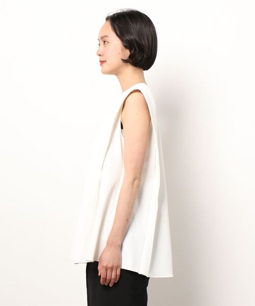 qualite（カリテ）の「《セットアップ対応》2WAYストレッチノースリーブ（シャツ/ブラウス・レディース・ブラック/オフホワイト/ブルー・38/36）」の4枚目の写真