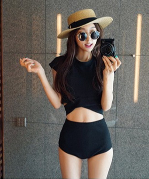 gossip！ロサンゼルス（ゴシップロサンゼルス）の「タンキニ　クロスデザイン　ハイウエストビキニ（水着・レディース・ブラック・S/M）」の5枚目の写真