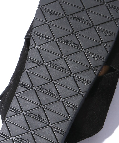 Minnetonka(ミネトンカ)の「MINNETONKA/ミネトンカ Mila スエード タッセル フラット サンダル(サンダル・レディース・ブラック/シルバーグレー/ベージュ・5/6/7/8)」の21枚目の写真